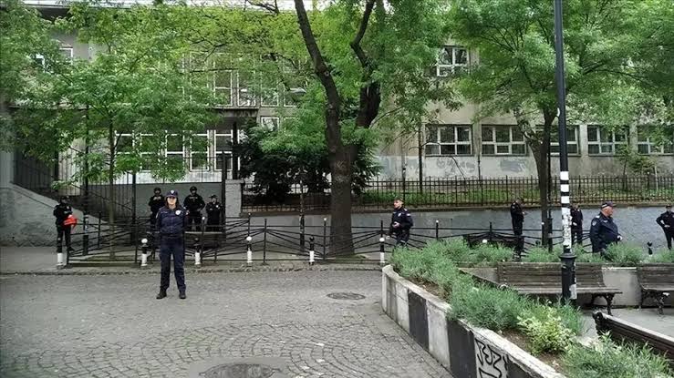 Belgrad’ta okullar bomba ihbarı nedeniyle boşaltıldı!