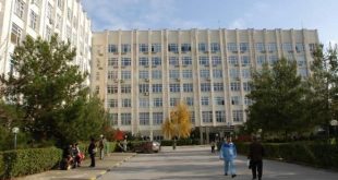 Ölen hastanın yakınları profesörü darbetti