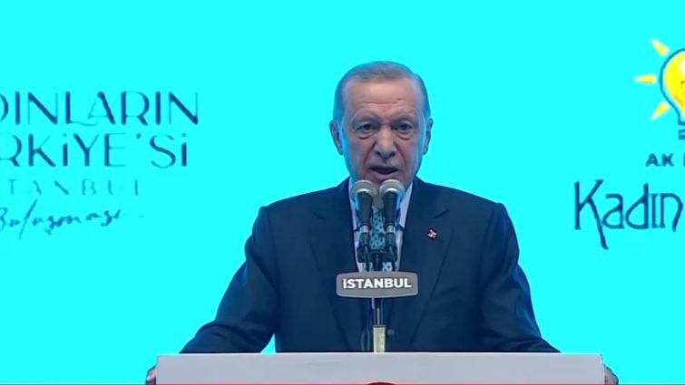 Erdoğan İstanbul’da CHP’ye yüklendi: 40 vekil dağıttı!
