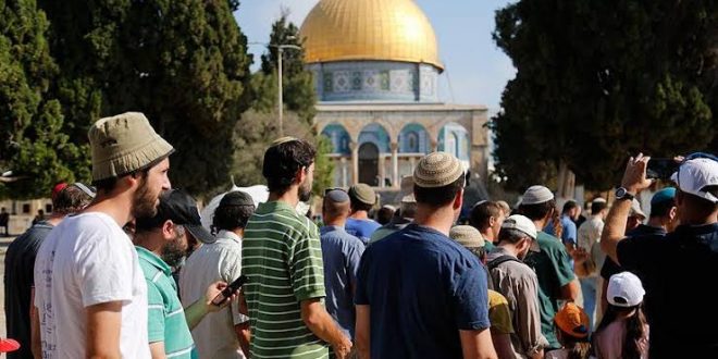 Fanatik Yahudiler sabah saatlerinde Mescid-i Aksa'yı bastı