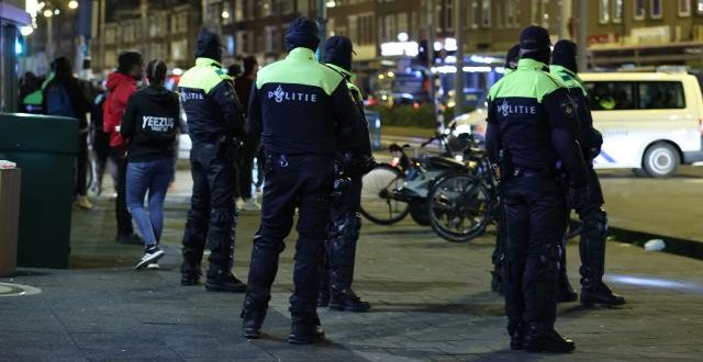 Hollanda'da yolu kapatarak eylem yapan çevreciler gözaltında