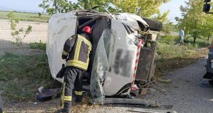 İşçileri taşıyan minibüs devrildi, çok sayıda kişi yaralandı
