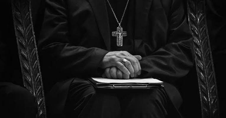 kanada da katolik rahip 8 yasindaki kiz cocuguna cinsel istismardan tutuklandi 01