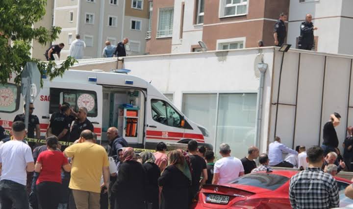 Kayseri’de acı olay! Anne ile iki çocuğu 13. kattan düştü!