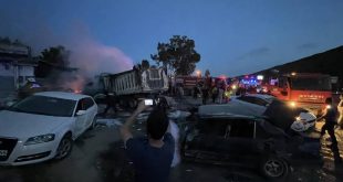 Kontrolden çıkan kamyon araçları biçti! Çok sayıda ölü ve yaralı var