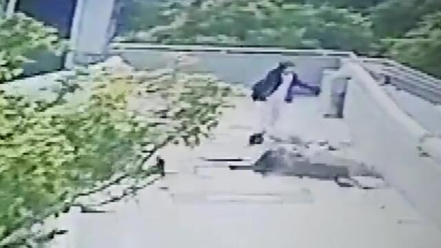 Konya’da ilginç olay! Vinç üst geçidi yıktı