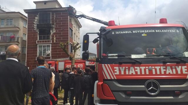 Madde bağımlısı adam evini ateşe verdi