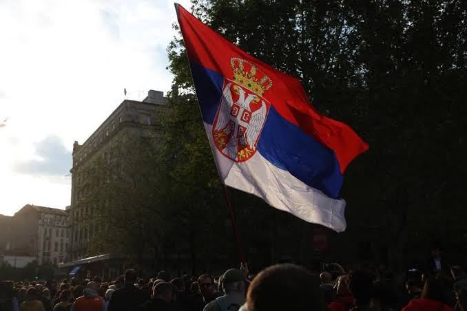 Silahlı saldırıların ardından halk sokakta!