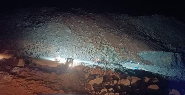 Soma'da madende heyelan: Ölü ve yaralılar var