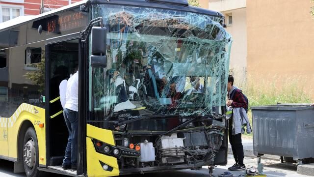 Ümraniye’de İETT otobüsleri çarpıştı