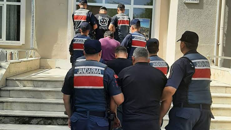 8 ilde cezaevi personeline yönelik operasyon düzenledi
