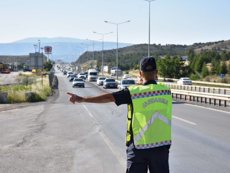 'Kilit kavşak' Kırıkkale'de Bayram yoğunluğu yaşanıyor
