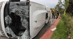 Afyon'da jandarma personelini taşıyan midibüs devrildi: Yaralılar var!