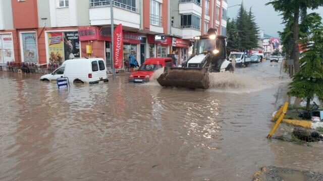 Amasya’da caddeler göle döndü