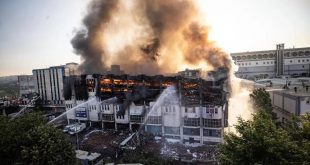 Dünden beri yanan fabrika söndürülemiyor