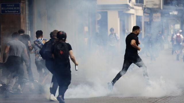 Fransa’da sular durulmuyor! Paris’te başlayan olaylar Strazburg’a da sıçradı