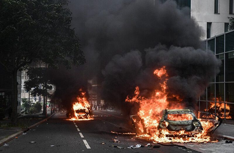 Fransa’daki protestolar kontrolden çıktı: Ateş Belçika’ya sıçradı