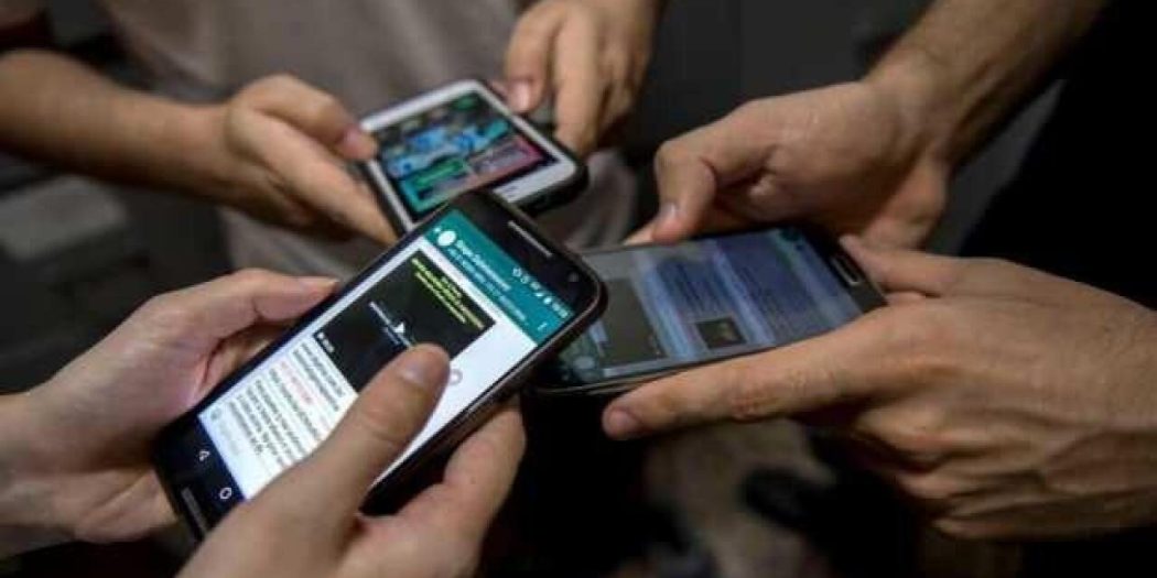 Fransa’da telefon kamera ve mikrofonlarına erişim izni