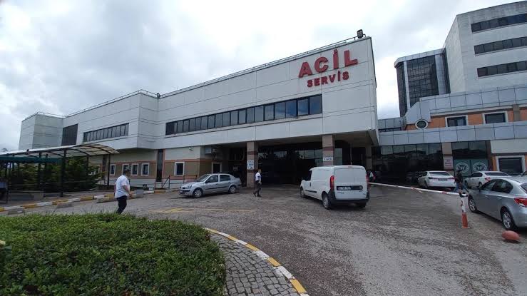Köpek saldırısından kurtulmak isteyen genç yüksekten atlayarak ağır yaralandı