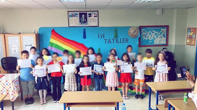 Bu nasıl öğretmen? Karne gününde LGBT skandalı