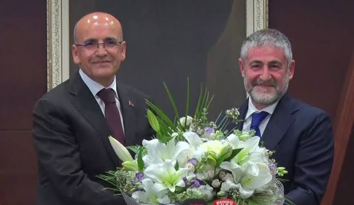 Mehmet Şimşek görevi Nureddin Nebati’den devraldı
