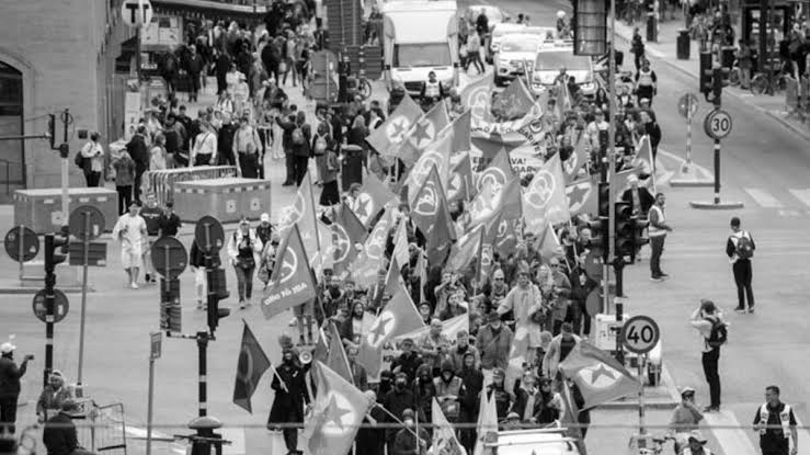 PKK’nın İsveç’teki elemanları yeni terör yasasını protesto etti!
