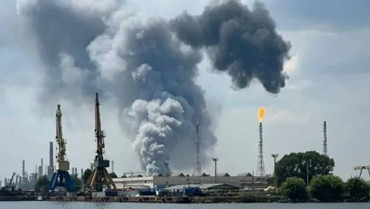 Romanya’nın en büyük petrol rafinerisinde patlama