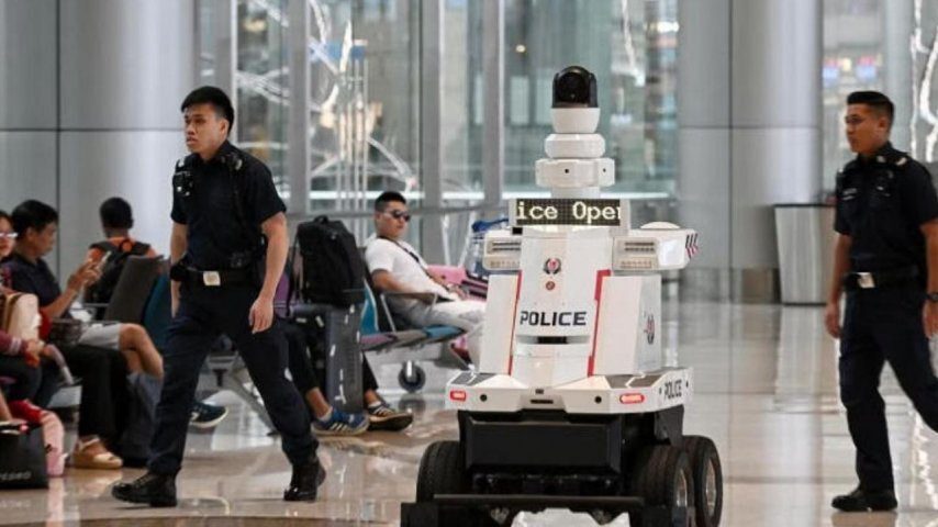 Singapur’da yeni uygulama! Robot polisler işbaşında
