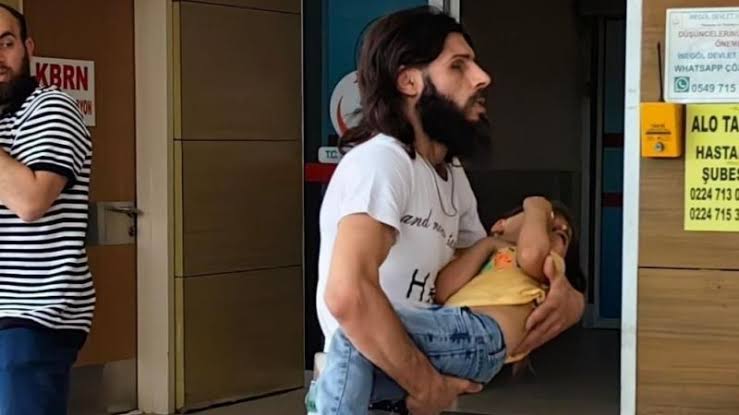 4 yaşındaki çocuğun gözüne bıçak saplandı