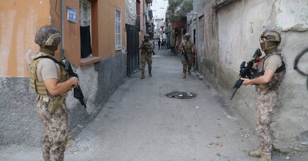 Adana’da IŞİD iddiasıyla şafak baskını!