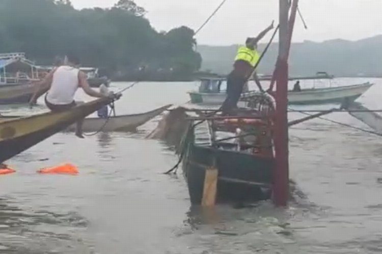 Filipinler’de yolcu teknesinin alabora olması sonucu 30 kişi hayatını kaybetti
