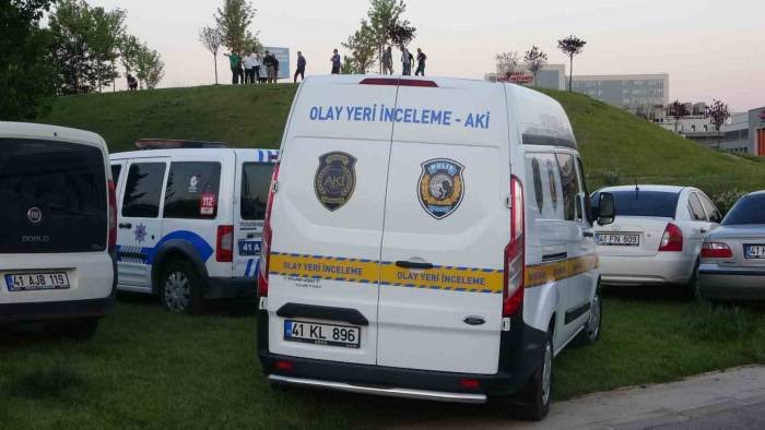 Gezintiye çıkarılan köpek ceset buldu!