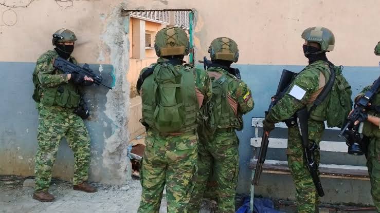 Hapishanede isyan! Çok sayıda gardiyan rehin alındı, 18 kişi hayatını kaybetti!