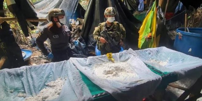 Kolombiya'da tonlarca kokain ele geçirildi