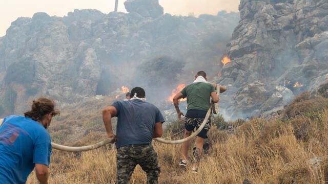 Korfu Adası’nda orman yangını! Evlere kadar ulaştı