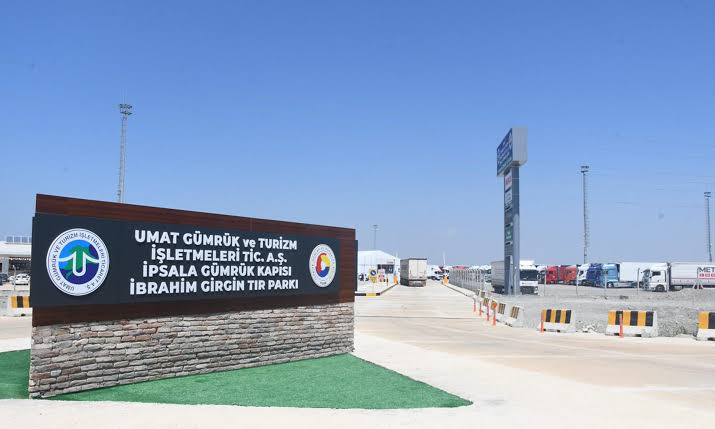 Tırın dorsesine saklanan 4 göçmen havasızlıktan öldü