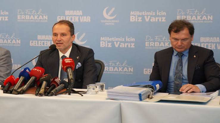 Yeniden Refah Partisi’nde şok istifa!