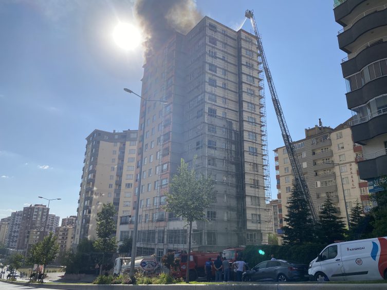 Kayseri'de yangın: 1 kişi öldü, 3 kişi dumandan etkilendi