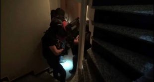 AVM'ye patlayıcı bırakmak isteyen teröristler yakalandı!