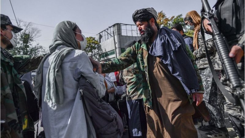 Taliban’dan feminist yapılanmalara izin yok!