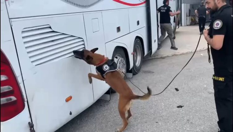 Yolcu otobüsünde kilolarca eroin yakalandı