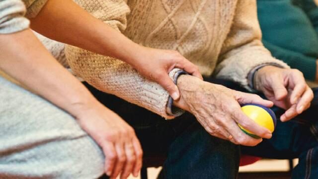 “Alzheimer” hasta sayısı 10 yıl içinde 135 milyona çıkacak