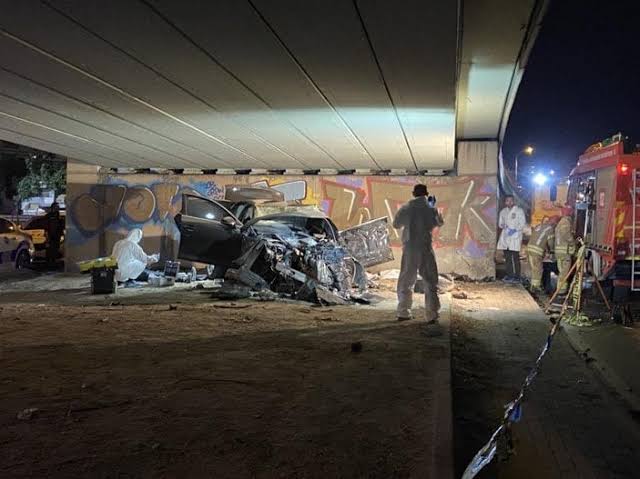 İstanbul’da feci kaza! Köprü duvarına çarpan otomobilde 4 kişi öldü