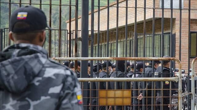 Mahkumlar isyan başlattı! 57 gardiyan, 7 polis rehin alındı