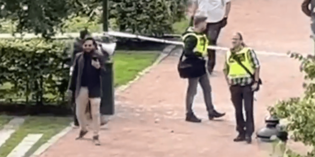 Momika yine Kur’an yaktı, engel olmak isteyen Müslümanlar ise gözaltına alındı!