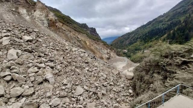 Trabzon’da taş ocağı çöktü