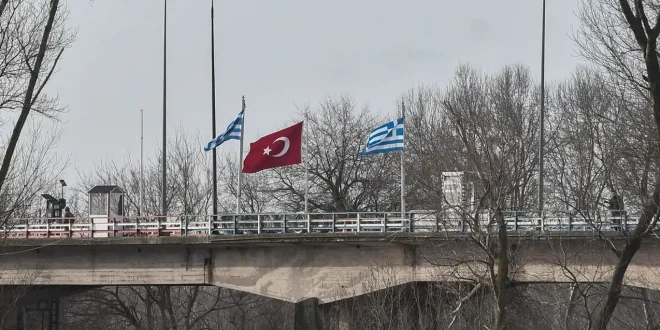 Yunanistan 'casus' suçlamasıyla 2 Türkiye vatandaşını gözaltına aldı