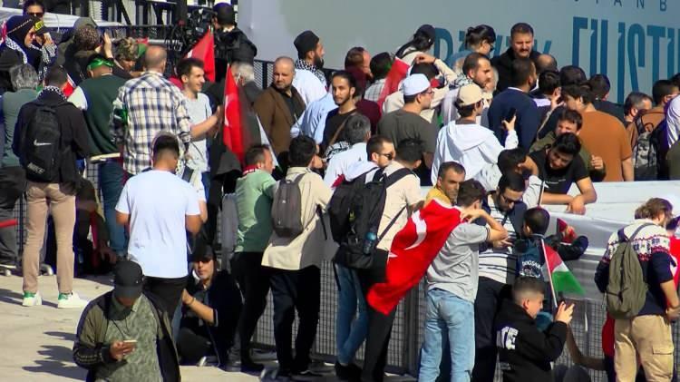 Yüz binler büyük Filistin mitingi için toplandı