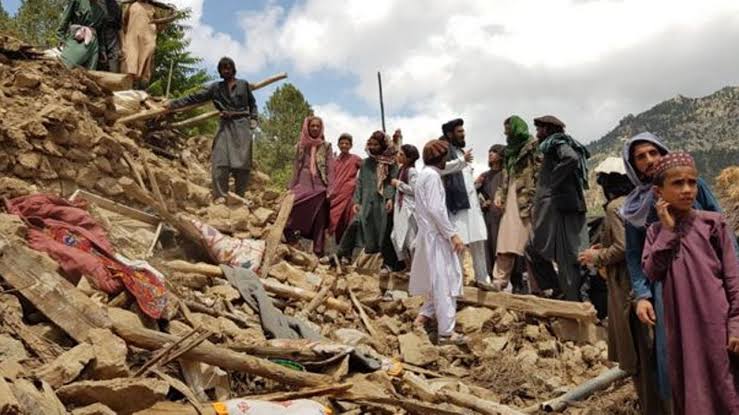 mira haber binlerce insanin oldugu afganistan da pes pese yeni depremler 01