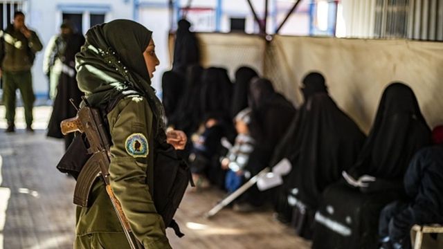 PKK'dan esir ettiği kadınlara baskı: Peçe yasağı geldi PKK'dan esir ettiği kadınlara baskı: Peçe yasağı geldi